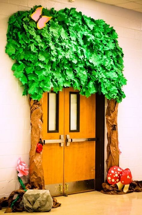 Excellent Classroom Decoration Ideas (32) Entrance Door Decor, Weird Animals Vbs, School Door Decorations, Church Nursery, School Doors, School Displays, Door Decorations Classroom, Class Decoration, Library Decor