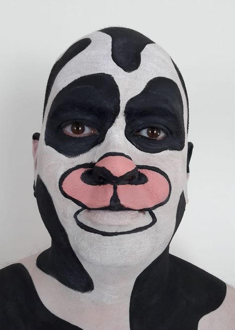 Strawberry Cow Makeup, Cowboy Face Paint, Cow Makeup Halloween, Funny Halloween Makeup, Cow Makeup Look, Cow Make Up, Face Paintings, I'm Scared, Animal Costumes