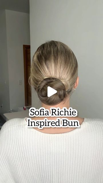 Lainey Ostrom on Instagram: "Sofia Richie inspired bun from her wedding weekend! This bun is so beautiful and elegant. Try and it let me know what you think! - #sofiarichie #sofiarichiestyle #weddingupdo #weddingbun #highbun #lowbunhairstyle #bridesmaidsupdo #bridesmaidhairstyle #weddingguesthair #lowbun" Sofia Richie Wedding Hair, Sofia Richie Hair, Sofia Richie Wedding, Rehearsal Dinner Hair, Wedding Bun, Low Bun Hairstyles, Wedding Guest Hairstyles, High Bun, Sofia Richie