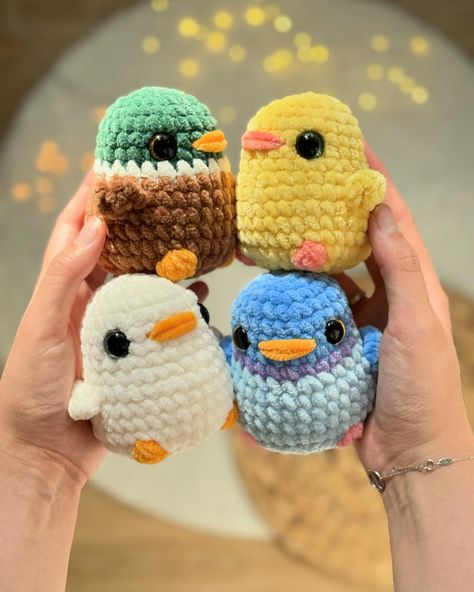 Pattern release Chubby birds 5 in 1🧡 Now on my Etsy! Fast, easy and fun to make pattern! Less than in 1 hour you can make your birdie! Isn’t it an ideal pattern for your market prep?😄 I just love them and can’t stop making them, especially with those shiny eyes😍 crochet pattern amigurumi, chubby bird pattern, crochet pigeon, crochet mallard, crochet duck, crochet chick, crochet penguin, crochet fast project Crochet Pigeon Pattern Free, Mallard Crochet, Crochet Duck Pattern Free, Crochet Pigeon, Chick Crochet, Eyes Crochet, Duck Amigurumi, Bird Amigurumi, Penguin Crochet