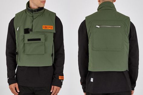 Functionality Meets Directional Design in Heron Prestons Ripstop Gilet #daily #news #hypebeast #mux #muxjasper #fivedoubleues Construction Fashion, Vest Design, Functional Clothing, Utility Vest, Concept Clothing, Tactical Vest, Vest Designs, Heron Preston, Military Inspired