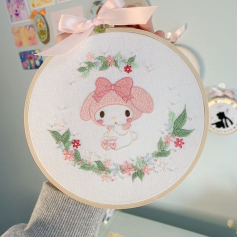 Sanrio Embroidery Pattern, Kawaii Embroidery Ideas, Stitch Ideas Embroidery, Ideas De Bordado Aesthetic, Embroidery Inspiration Aesthetic, My Melody Embroidery, Sanrio Embroidery, Bordados Aesthetic, Kuromi Embroidery