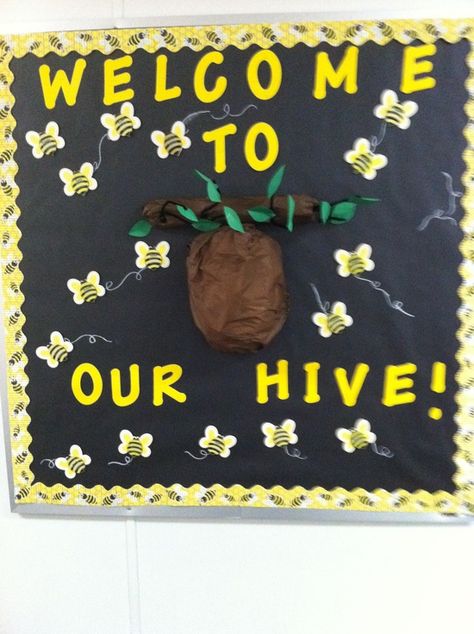 Bee themed bulletin board ideas | Classroom Ideas / My Bee Themed bulletin board. The first week of ... Bumble Bee Classroom, Bee Bulletin Boards, Bee Classroom Decor, Welcome To Our Hive, Bee Room, Bee Themed Classroom, Bee Classroom, Infant Classroom, Preschool Bulletin