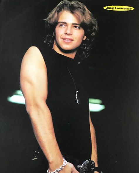 Joey Lawrence 90s, Lawrence Brothers, Matthew Lawrence, Joey Lawrence, 90s Wallpaper, Ripped Body, Hottest Celebrities, Famous People, Mars