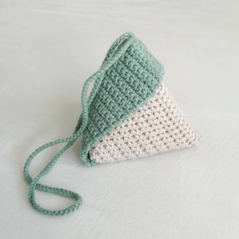 Crochet Pyramid Pouch, Crochet Drawstring Pouch Pattern Free, Small Crochet Pouch, Crochet Small Pouch, Crochet Small Purse, Crochet Small Bag, How To Crochet For Beginners, Mini Coin Pouch, Crochet Travel