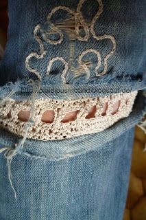 Patching jeans with crochet Återvinna Jeans, Make Do And Mend, Crazy Quilting, Denim Ideas, Denim Crafts, 자수 디자인, The Jeans, Crochet Crafts, Upcycle Clothes