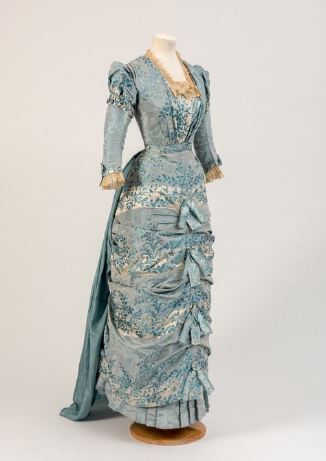 Rate the Dress: ca. 1880 blue on blue on blue with bows - The Dreamstress Princess Line Dress, Fashion Museum, 1880s Fashion, Museum Fashion, Bustle Dress, 19th Century Fashion, Vintage Gowns, Old Fashion, Historical Dresses