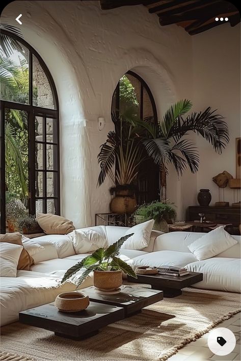 Spanish Living Room, Mediterranean Living Room, Mediterranean Interior Design, Spanish Home Decor, Mediterranean Interior, Aesthetic Living Room, Living Room Interior Design, Mediterranean Home, Spanish House