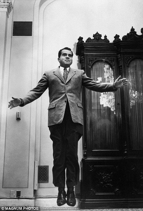 American Vice President Richard Nixon can also be seen jumping for Halsman's lens in New York's Hotel Pierre in 1959 Philippe Halsman, Andre Kertesz, Edward Weston, Martin Parr, Silly Photos, Richard Nixon, Digital Museum, Jackie Robinson, Hapkido