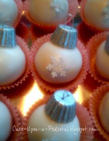 Pb Cups, Christmas Cake Pops, Christmas Snowflakes Ornaments, Peanut Butter Cake, Cake Easy, Chocolate Topping, Christmas Cupcakes, Christmas Cooking, Butter Cake