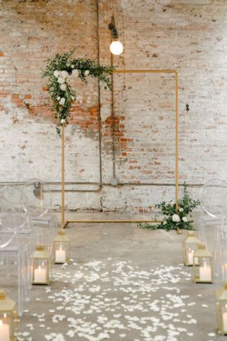 Modern Wedding Diy, Hall Wedding Ceremony, Arch With Greenery, Industrial Modern Wedding, Copper Wedding Arch, Industrial Wedding Decor, Wedding Arches Outdoors, Wedding Alters, Rustic Wedding Decorations