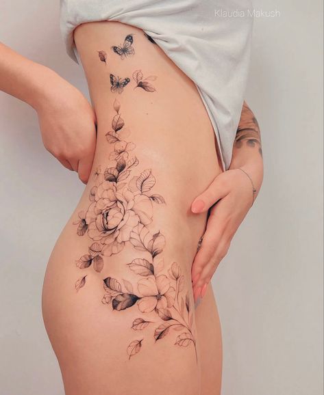 Belly Tatoos Woman, Rose And Butterfly Tattoo Thigh Piece, Tattoo En La Pelvis, Butterfly Hip Tattoo, Heather Tattoo, Pelvic Tattoo Hip, Lower Stomach Tattoos For Women, Pelvic Tattoos, Lower Stomach Tattoos