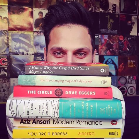 Jay Shetty on Instagram: “Leave a “YES” below if you’re still looking for last minute gifts👇A book is a gift you can open again and again. Here are some books that…” Jay Shetty Book, Gerry Mulligan, Books Recommended, Dave Eggers, The Caged Bird Sings, Jay Shetty, Books For Self Improvement, Train Your Mind, Modern Romance