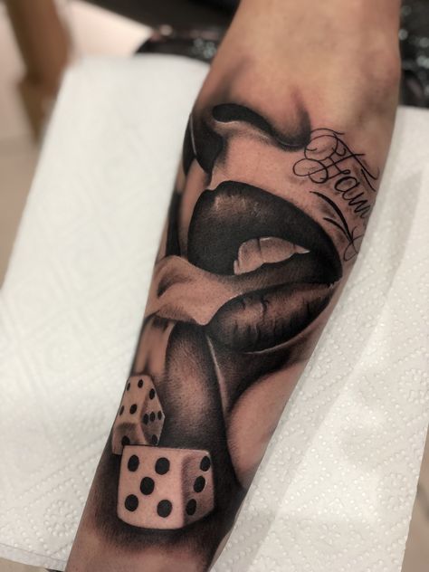 Gangster Couple Tattoos, Gangster Tattoos For Women, Chicano Hand Tattoo, Leg Sleeve Tattoos, Hand Tattoo Designs, Leg Tattoo Ideas, Worst Tattoos, Full Hand Tattoo, Chicano Tattoos Sleeve