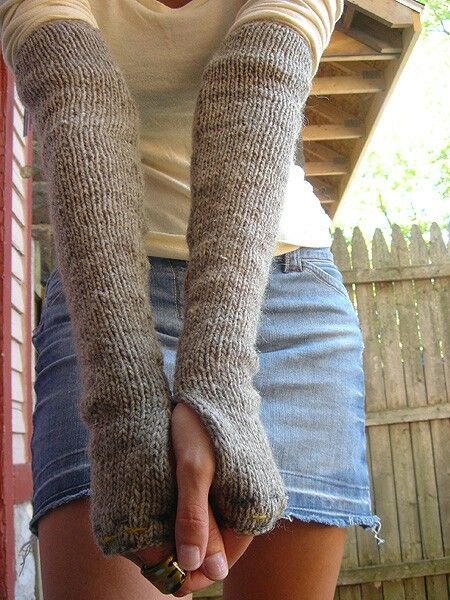 Arm Sleeve Crochet, Arm Warmers Aesthetic, Arm Warmers Outfit, Knit Gifts, Knit Arm Warmers, Crochet Arm Warmers, Addi Express, Knitted Leg Warmers, Knit Inspiration