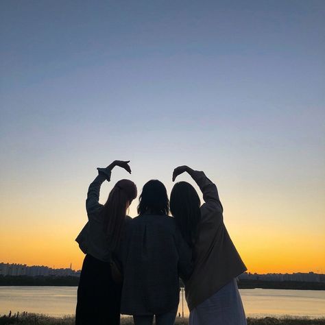 3YE | YuRim, YuJi and HaEun 3ye Yurim, Friends Forever Pictures, Besties Pictures, Group Picture Poses, Best Friend Images, Friendship Pictures, Cute Beach Pictures, Friendship Photos, Best Friend Wallpaper