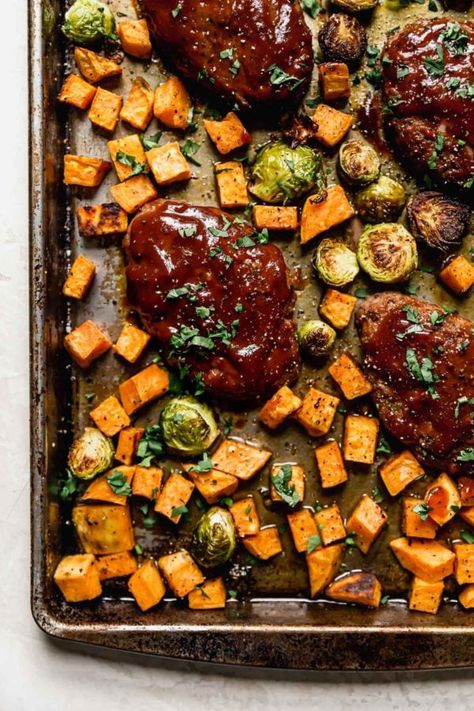 Meatloaf With Vegetables, Hello Yummy, Pan Meatloaf, Food Monster, Mini Meatloaf, Mini Meatloaves, Meatloaf Dinner, Real Food Dietitians, Mini Meatloafs