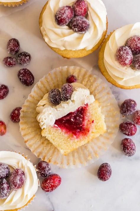 Cranberry Vanilla Cupcakes with White Chocolate Frosting Christmas Cupcake Flavors, Cranberry Cupcakes, Fluffy Vanilla Cupcakes, Cranberry Filling, Easy Thanksgiving Desserts, Winter Cupcakes, Christmas Cupcakes Recipes, White Chocolate Frosting, Holiday Meal Planning