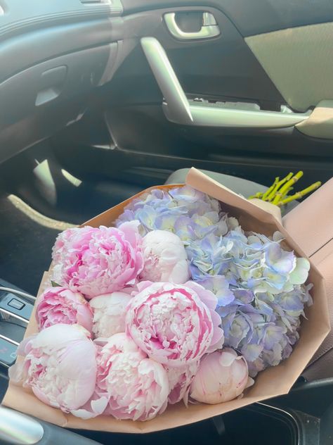 sarah bernhardt baby pink peonies and lavender hydrangeas 🤍 Peonies And Lavender, Sarah Bernhardt, Peonies And Hydrangeas, Blue Hydrangea, Pink Peonies, Hydrangea, Baby Pink, Peonies, Lavender