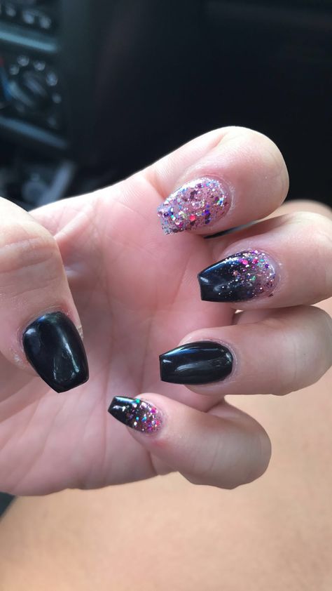 Light Pink And Black Nails, Black Nails Glitter, Rocker Nails, Black And Pink Nails, Goth Princess, Nails Glitter, Beauty Ideas, Black And Pink, Cosmetology