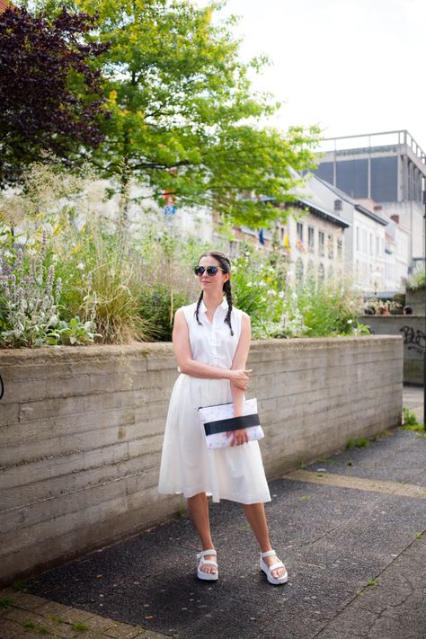 Outfit: all white in flatform Teva's White Teva Sandals Outfit, White Tevas, White Teva Sandals, Tevas Outfit, Tourist Sandals, Teva Outfit, White Teva, Teva Sandals Outfit, Colored Eyebrows