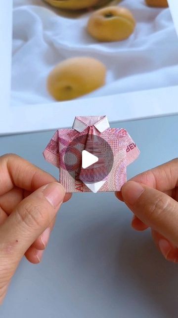 556K likes, 1,314 comments - paper.crafts.in am June 13, 2024: "Fold a Cute Origami Shirt for Father’s Day!#FathersDayHandmade #Origami #Handmade #DIYGifts #FathersDayCrafts". Shirt With Paper Craft, Paper Folding Crafts For Kids, Father Days Craft Ideas, Origami Man, Card For Fathers Day, Father's Day Cards Handmade, Money Folding, Happy Fathers Day Cards, Origami Shirt