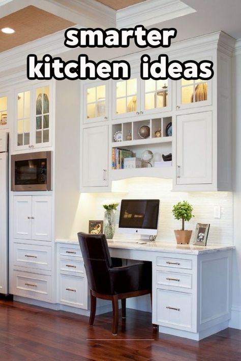 Learn deas on how you can make subtle and not-so-expensive changes to your kitchen. Turn your kitchen into a great schoolwork space that can be used by both your children AND the adults in your house. Kitchen Office Nook, Kitchen Desk Areas, Kitchen Desks, Office Nook, Canapé Design, Desk Areas, غرفة ملابس, Lampe Design, Built In Cabinets