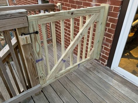 Diy Porch Gate, Gate For Deck, Diy Pet Gate, Patio Gates, Diy Dog Gate, Building A Gate, Diy Gate, Porch Gate, Deck Gate