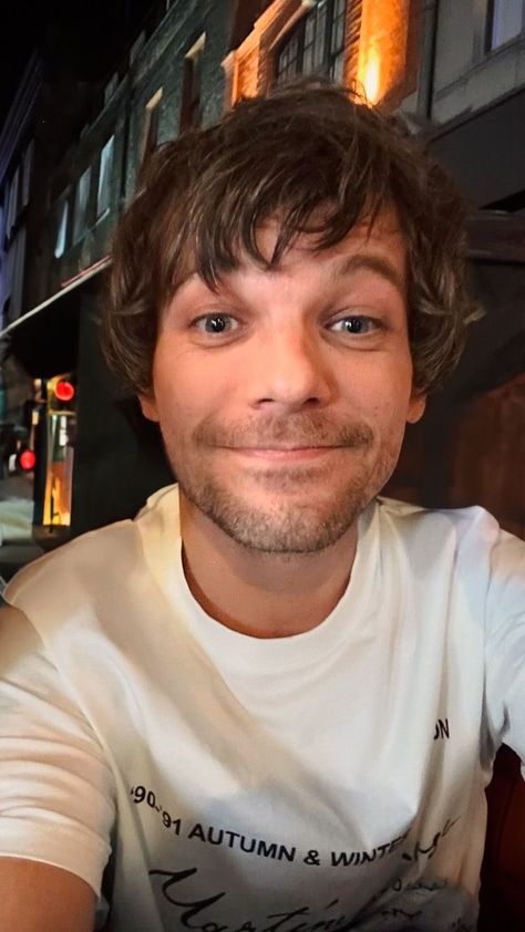 Cute Louis Tomlinson, Louis Tomlinson Pictures, Louie's Life, Harry Louis, One Direction Louis, One Direction Photos, Louis And Harry, One Direction Pictures, Lou Lou