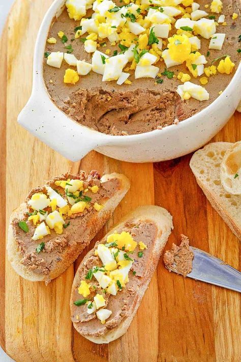 Easy Chicken Liver Pâté - CopyKat Recipes Chicken Pate Recipe, Chicken Liver Pate Recipe, Liver Pate Recipe, Chicken Liver Recipes, Liver Pate, Chopped Liver, Homemade Appetizer, Pate Recipes, Liver And Onions