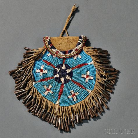 Apache Beaded Hide and Leather Strike-a-Light Pouch | Sale Number 2893B, Lot Number 78 | Skinner Auctioneers Amulet Bag, Indian Beadwork, Medicine Bags, Beaded Moccasins, Medicine Pouch, Native American Regalia, Native American Clothing, Native American Crafts, Native American Artifacts