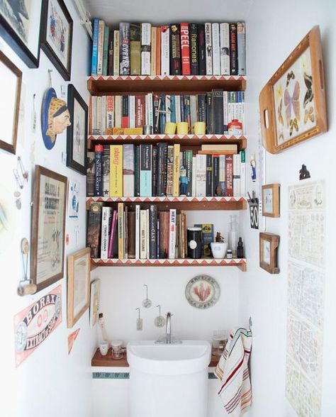 Is there anything more relaxing than reading your favorite book in the bath? Bathroom View, Downstairs Wc, Powder Room Design Ideas, Shelves Over Toilet, Bathroom Shelves Over Toilet, Room London, Over Toilet, Powder Room Design, Toilet Room