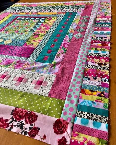 Quilt Templates, Colchas Quilting, Crazy Quilts Patterns, Crumb Quilt, Colorful Quilt, Quilting Designs Patterns, Scrappy Quilt Patterns, Quilt Sewing Patterns, Medallion Quilt