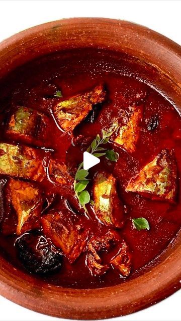 Fish Curry Recipe Coconut, Kerala Fish Curry Recipes, Curry Fish Recipes, Best Fish Curry Recipe, Fish Recipes Indian Style, Tamarind Fish Curry, Kashmiri Food, Kashmiri Recipes, Fenugreek Powder