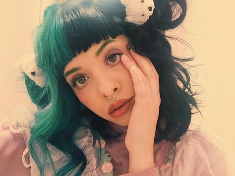 Love this alt hair and makeup on Melanie Martinez. Melanie Martinez, Flowers, Green, Hair, White, Instagram