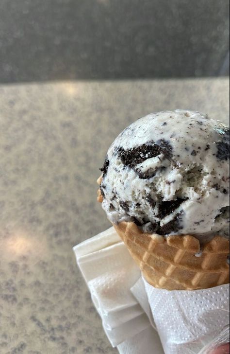 Cookies N Cream Ice Cream, Ice Cream Aesthetic, Cookies N Cream, Cream Ice Cream, Yummy Ice Cream, Cream Aesthetic, Delicacy Food, Cookies N Cream Cookies, Food Therapy