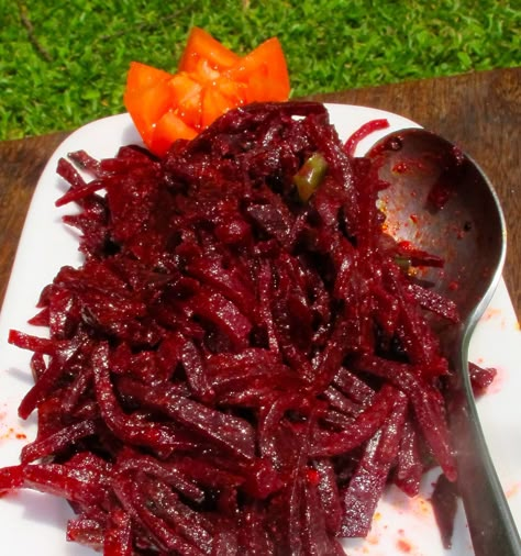 Red Beet Salad, Beetroot Curry, Red Beets Salad, Beet Salad Recipe, Salad Simple, Beetroot Recipes, Beet Salad Recipes, Veg Curry, Goan Recipes