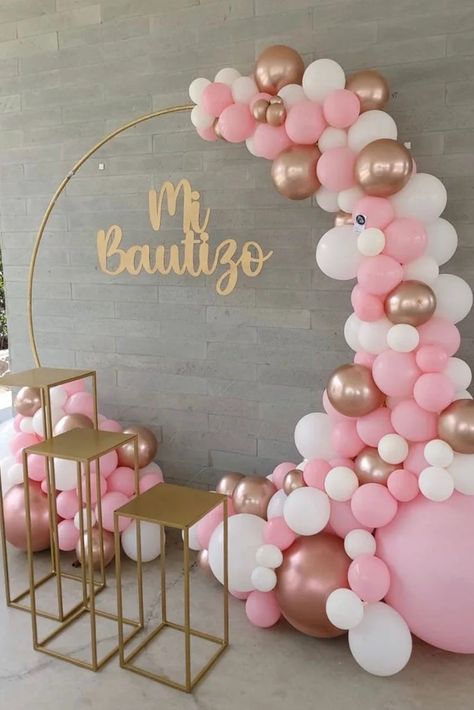 👼🌟 Celebra el bautizo de tu angelita con un detalle especial y único: nuestros aros con globos personalizados. Desde diseños clásicos hasta opciones extravagantes, cada aro está hecho con amor y cuidado para hacer que tu evento sea inolvidable. ¡Descubre la magia de la decoración con globos y déjanos ser parte de tu día especial! #Bautizo #DecoraciónInfantil #ArosConGlobos #SweetSurprise ✨🎈 Bautizo Ideas Decoracion Nino Y Nina, Ideas Para Decorar Con Globos, Baby Shower Nubes Y Arcoiris, Globe, Shower, Baby Shower