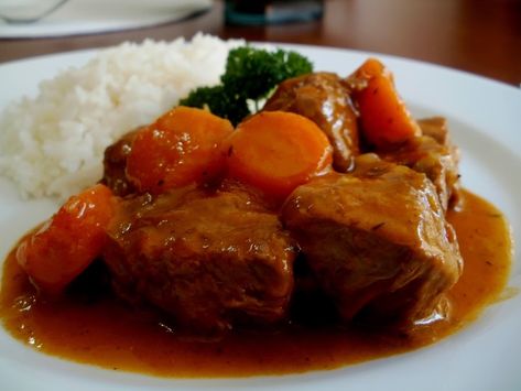 Imagen 0 Chilean Recipes, Carne Guisada, Latin American Food, Pork Stew, Food Table, Sweet And Sour Pork, Light Recipes, International Recipes, Traditional Food