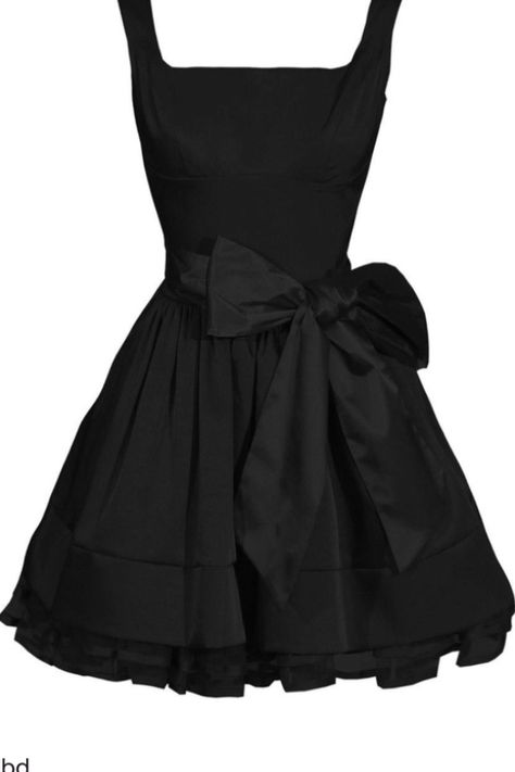 Cute black dress Prom Dress Black, Pastel Outfit, Frou Frou, Bohol, Fashion Mode, Looks Style, Mode Inspiration, Coco Chanel, Fashion Sense