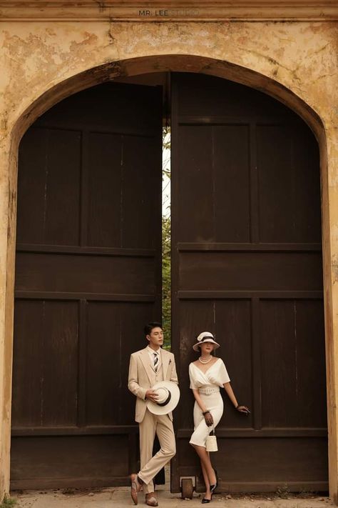 Vintage Prenup Shoot, Garden Prewedding, Retro Prewedding, Vintage Prenup, Jaipur Prewedding, Prewedding Outfit Ideas, Vintage Couples Photoshoot, Prewed Casual, Prewed Photoshoot