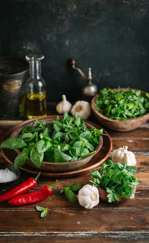 A delicious chimichurri recipe | Drizzle and Dip Vegetable Photoshoot, Food Photography Vegetables, Rustic Food Photography, Healthy Food Photography, Ingredients Photography, Food Photography Dessert, Food Photography Background, Vegetables Photography, Chimichurri Recipe