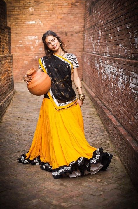 Gopi Skirts, Choli Dress, Navratri Dress, Indian Skirt, Navratri Festival, Black Skirts, Half Sarees, Lehnga Dress, Bollywood Lehenga