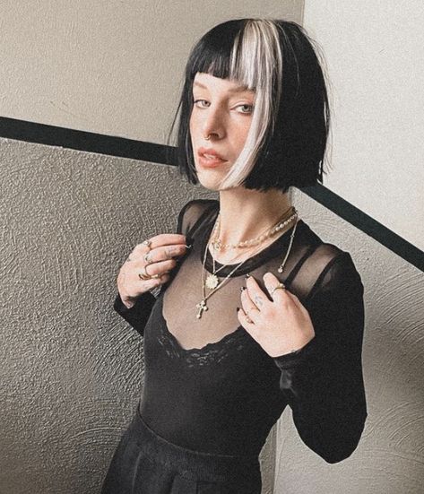 Split Dye Short Hair, Black And Silver Hair, Grey Hair With Bangs, Color Block Hair, Split Dyed Hair, Gothic Hairstyles, Hair Mistakes, Goth Hair, Rockabilly Hair