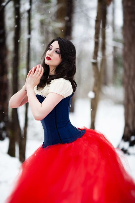 Snow White Cosplay, White Fashion Photography, Fairytale Photography, Bright Winter, Disney Cosplay, Snow Queen, Evil Queen, White Fashion, Halloween Ideas