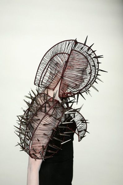 improbablefashion: {Hu Sheguang Haute Couture Collection] China Fashion Week, Couture 2014, Sculptural Fashion, Body Adornment, Futuristic Fashion, Creation Couture, Avant Garde Fashion, Dark Fashion, China Fashion