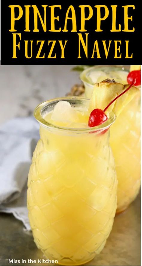 Pineapple Fuzzy Navel is a super simple and delicious party cocktail! Perfect mixed drink with just 3 ingredients!  #cocktails #easydrinks #partydrinks Peach Schnapps Drinks, Drinks With Pineapple Juice, Easy Mixed Drinks, Fuzzy Navel, Alcholic Drinks, Mixed Drinks Alcohol, Pineapple Rum, Liquor Drinks, Peach Schnapps