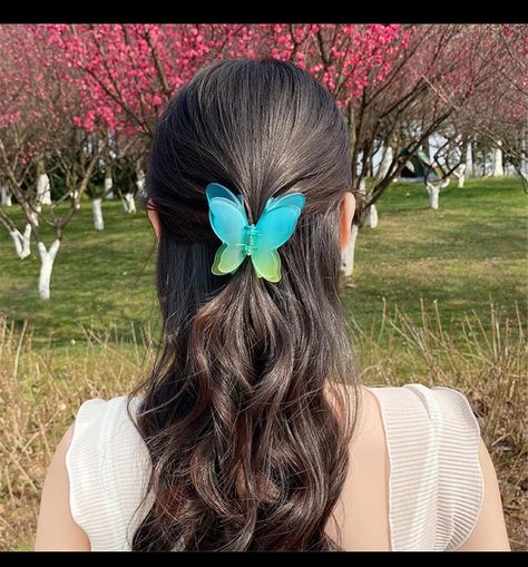 Beautiful butterfly hair claw from #shopee Enhance your hairstyle with this butterfly claw clip. It can make any hairstyle good . Makes any hairstyle effortlessly gorgeous .. #shopee #shopeehaul #Shopee #hairclip #hairstyle #claw #clawclip #butterfly #butterfly #hair #butterflyhairclips Hairclip Hairstyle, Butterfly Butterfly, Butterfly Hair Clip, Claw Hair Clips, Wings Design, Butterfly Hair, Fluttershy, Claw Clip, Hair Claw