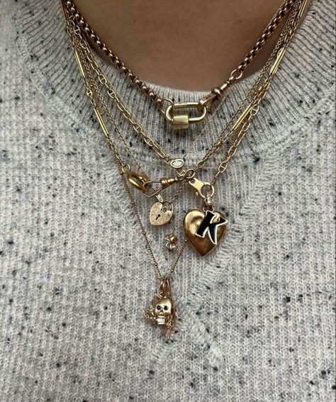 Gold Necklace Stack, How To Have Style, Necklace Stack, Gold Girl, Jewelry Accessories Ideas, Dope Jewelry, Funky Jewelry, Jewelry Lookbook, Stacked Jewelry