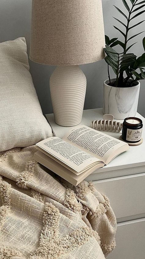 Home Accessories Photography Ideas, Home Photo Ideas, Aesthetic At Home, Cozy Lifestyle, Bookstagram Inspiration, Idea Photo, Cozy Aesthetic, Beige Aesthetic, Bedroom Aesthetic